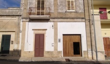 Abitazione indipendente con giardino in vendita a Corigliano D'Otranto 