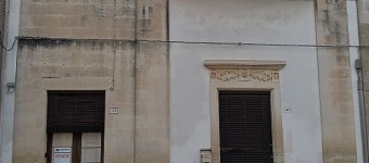Abitazione indipendente da ristrutturare con cortile e suolo edificabile