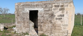 Abitazione collabente in campagna con terreno di pertinenza in vendita a Cutrofiano 